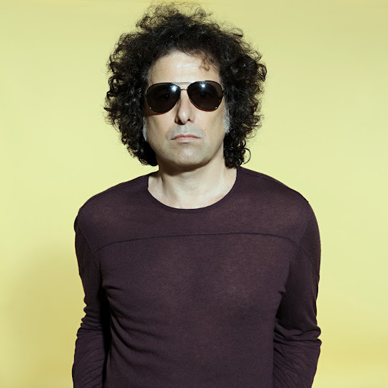 Andrés Calamaro 🇦🇷: 'El Mundial de Qatar estuvo arreglado. Sentirnos campeones es un disparate'

Vaya, vaya, vaya. Un argentino que habla en verdad. Procedo automáticamente a escucharme toda su discografía.