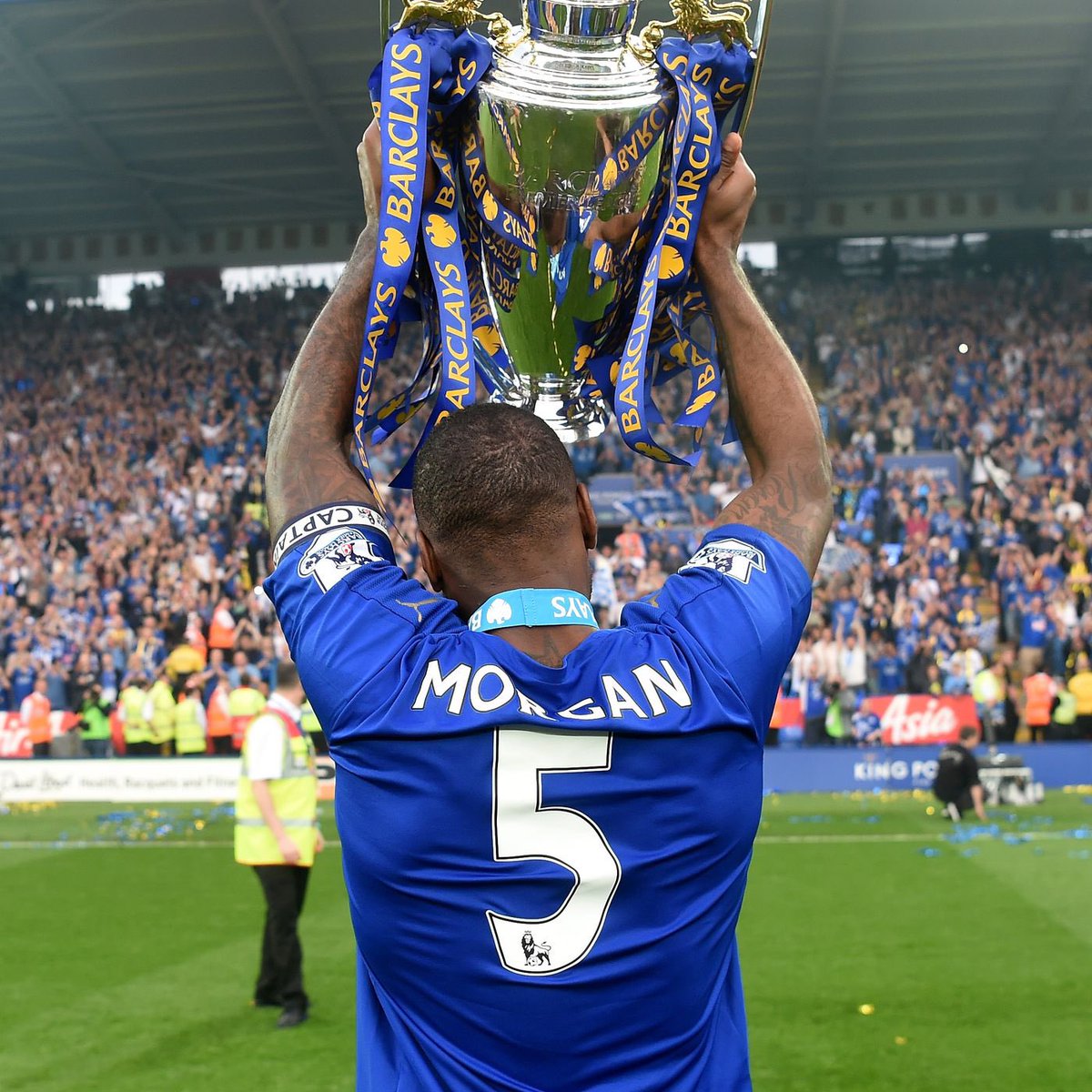Birdiex94x's tweet photo. Wes Morgan did it and won a title 😭 https://t.co/XtSwT5cM4q