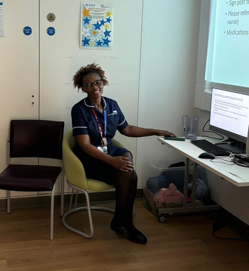 Mondays 🏥☎️are Bitesize teaching days <a href="/EmergencyDepar2/">MFT Wythenshawe ED</a> we invite specialist teams to share Best Practice with our Nursing Team. Here we welcome Lady from EGU <a href="/MFTnhs/">MFT NHS</a>; if you or your team would like to be a part of ED bitesize Monday please get in touch😊