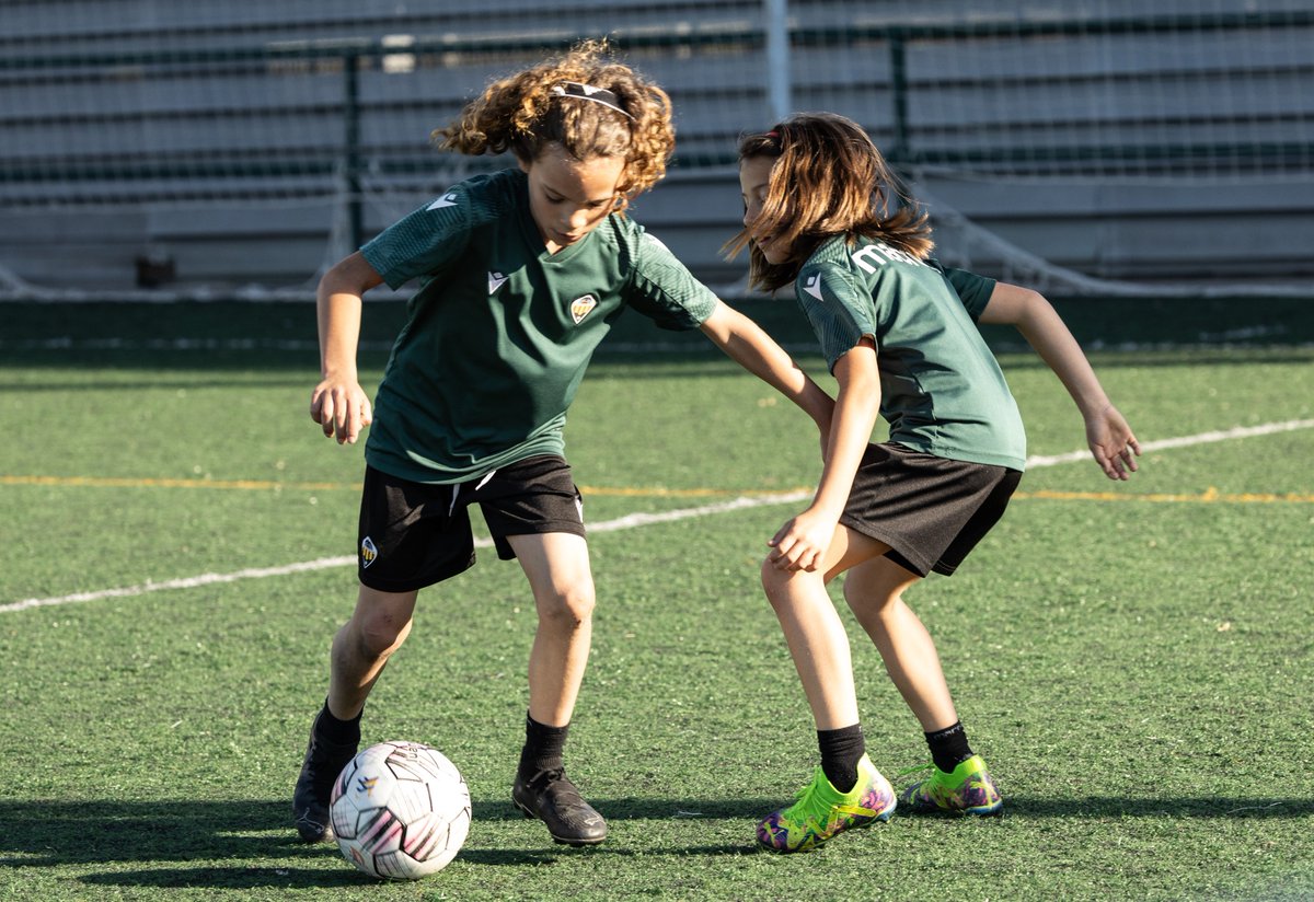 ¡Últimos días para los tryouts de la Cantera del @cdcastellon! 🚨 Si juegas a fútbol 8 o quieres formar parte de algún equipo femenino de la #CanteraAlbinegra, ¡te esperamos! 👧🏻 👉🏻 Nacid@s entre 2⃣0⃣1⃣5⃣ y 2⃣0⃣1⃣8⃣ ➡️ fundacioalbinegra.com/cantera-cdcs-p… #PPO👂🏻