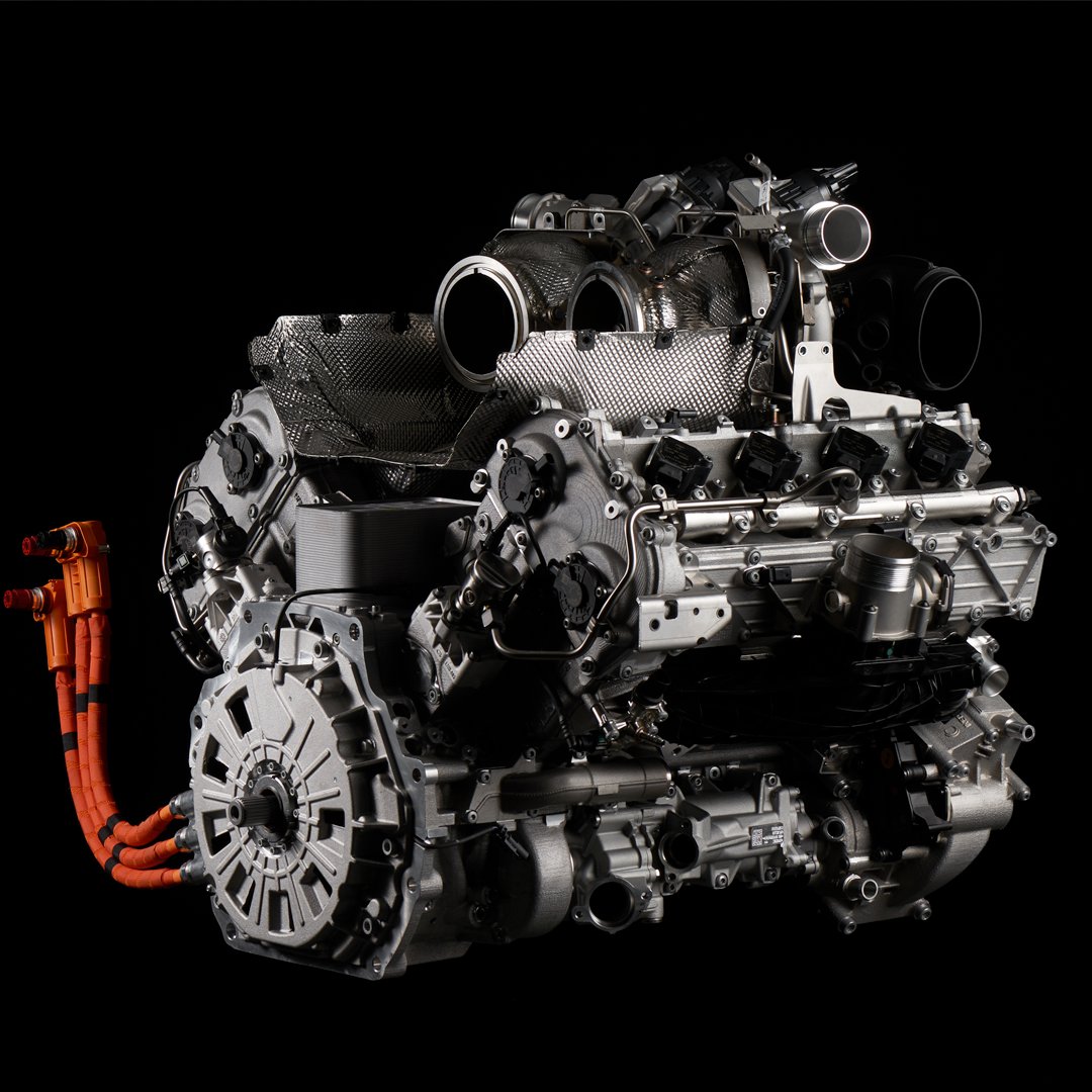 REVEALED: Lamborghini Temerario engine! 👋 Say goodbye to the 5.2-litre V10! 👀 All-new 4.0-litre twin-turbo hybrid V8! 😍 900hp - 260hp more than any Huracan ever produced! What do you think of the Huracan-successor's engine replacement?🤔 bit.ly/-Lamborghini-H…