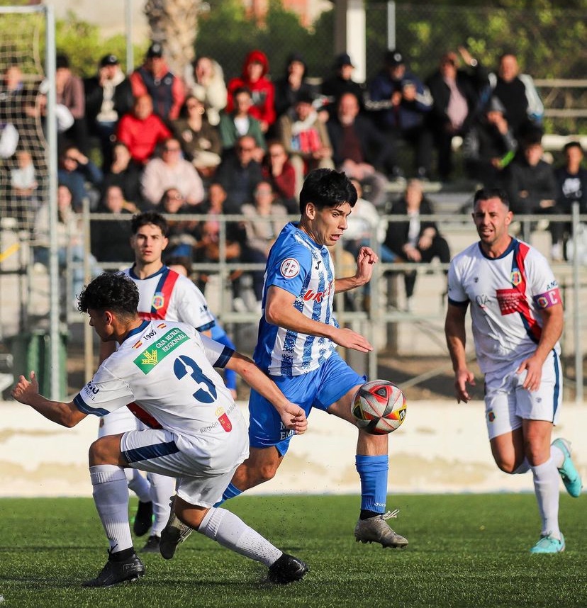 Preferente Autonómica 
Conexión 🇦🇷 en el filial del Águilas FC. Llegados en el mercado invernal, Gonzalo Issa (11 goles en 17 partidos) e Iñaki Mendizábal (7 goles) han sido clave para mantener la inercia positiva de los costeros. Cambiantes de dinámicas por su empuje y valentía