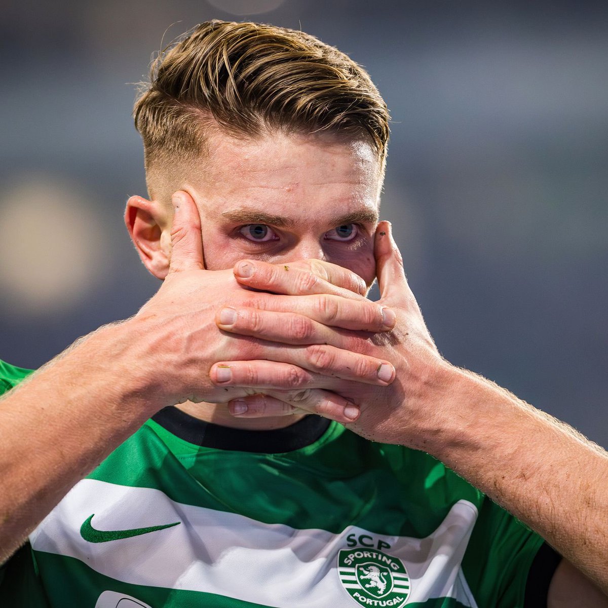 centregoals's tweet image. 🚨🚨| Arsenal wants to sign a striker before preseason, with two names topping the shortlist:

- Brian Brobbey
- Viktor Gyökeres

[@MiguelDelaney]