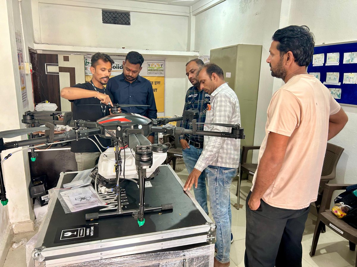 Exciting news🎉 Tilakeshwar FPCL, Ujjain, Madhya Pradesh gets drone under Agricultural Mechanization Scheme with a subsidy of ₹7.48 lakhs. Total project cost is ₹9.57 lakhs. CBBO- Solidaridad Regional Expertise Centre @AgriGoI @PIB_India @mygovindia