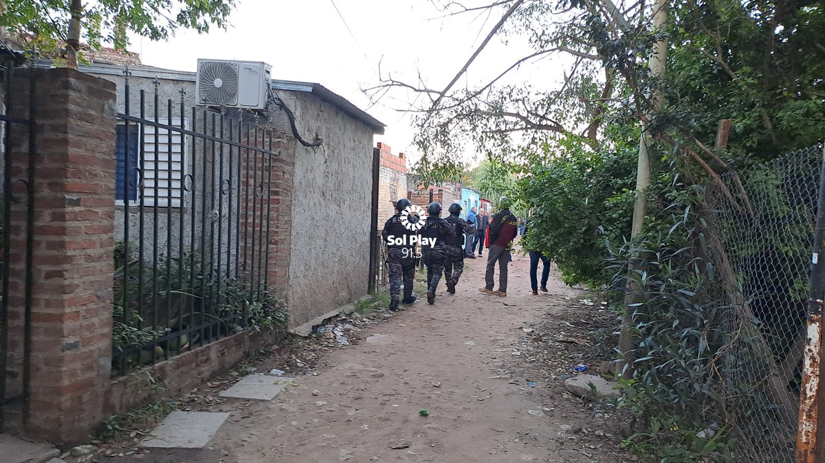 #AHORA | ‼️ Primer derrumbe de un puesto de venta de drogas en Cochabamba casi Iturraspe en la ciudad de Santa Fe.

<a href="/ColoBallesteros/">Bruno Ballesteros</a>