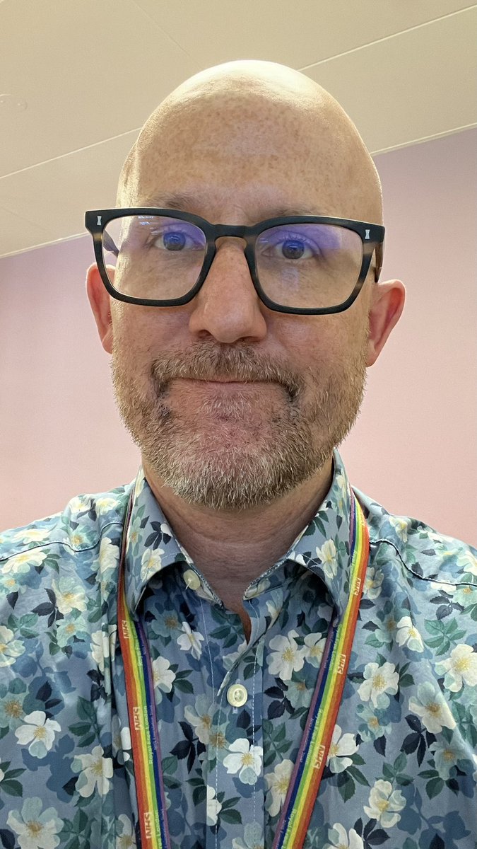 wearing my #rainbowlanyard with pride. I have experienced homophobia as a medical student, doctor, and patient. It’s not always easy to know who you can trust, or confide in in medicine. Small signs help make those who are most vulnerable feel more safe 🏳️‍🌈 🏳️‍⚧️