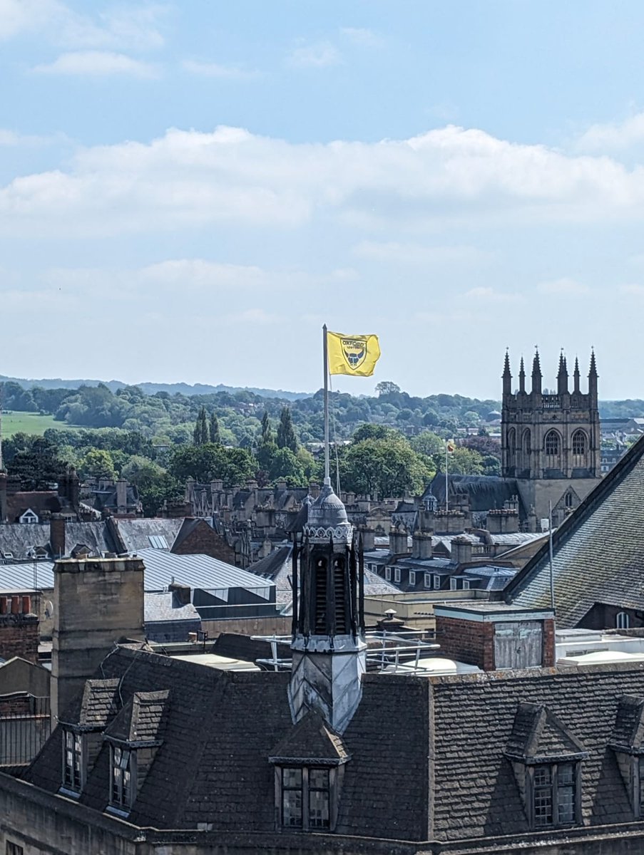 We are flying the @OUFCOfficial flag over @OxfordTownHall today to celebrate their promotion 💛⚽🏆