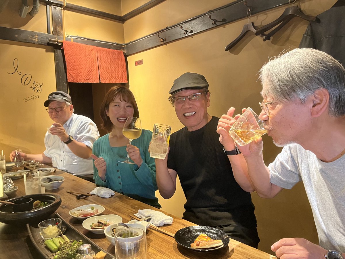 旭川の名店「旅籠」炉端焼きで盛り上がってナウ〜❗️「山頭火」の会長も呑んでいるなぁ❗️