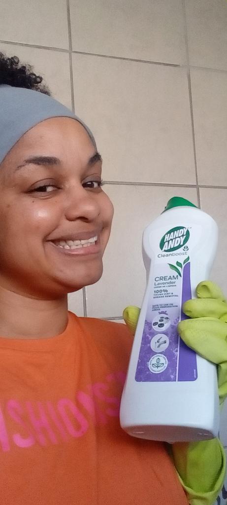 I keep my bathroom tiles clean with Handy Andy #101waystoclean @Yfm