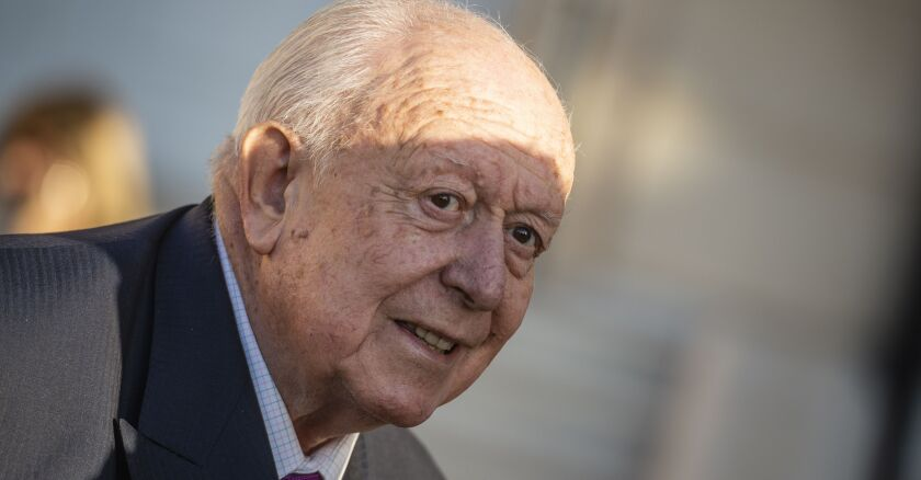 Jean-Claude Gaudin est mort, nous souhaitons rendre hommage à un homme et un maire qui aimait cette ville et qui l'aura marqué de son empreinte.