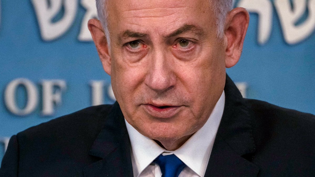 RMCInfo's tweet photo. Le Premier ministre israélien Benjamin Netanyahu visé par un mandat d'arrêt de la Cour pénale international pour crimes de guerre et crimes contre l'humanité à Gaza 
► https://t.co/nZhkVzbiNQ https://t.co/BOMXUFwZsG