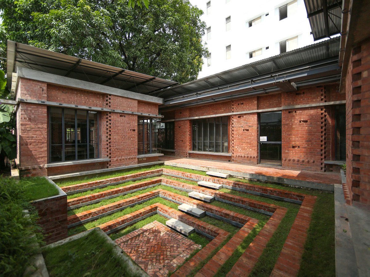 Learn about the changing role of #architects in South #Asia, from sole decision-makers to collaborators rooted in local contexts and community engagement. ow.ly/aBlo50RMSeE