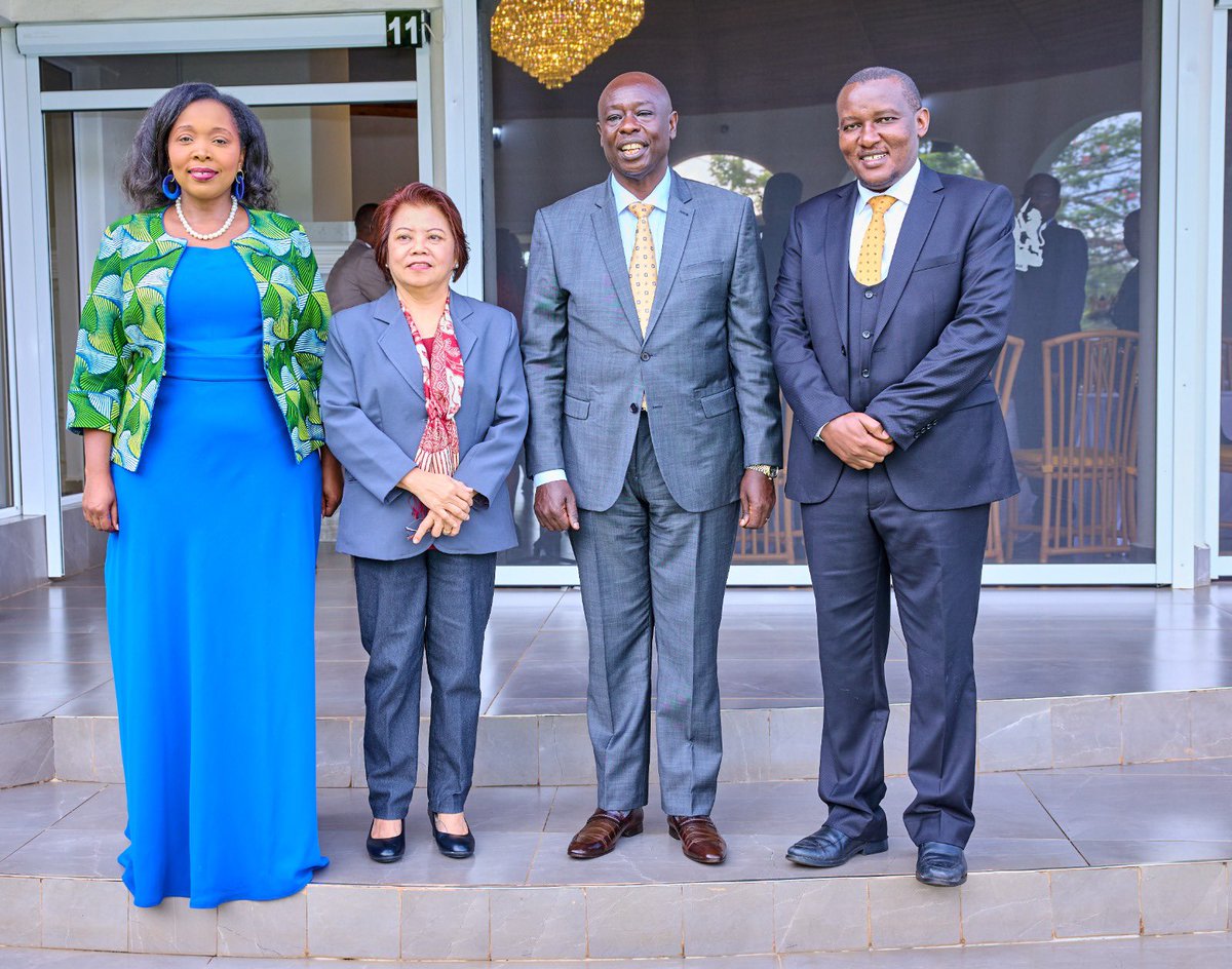 A pleasure to meet Kenya’s Deputy President, the Honorable Rigathi Gachagua (@rigathi), as we paid a courtesy call to him at his residence. @CIFOR_ICRAF is committed to working with the government towards achieving Kenya’s plans to plant 15 billion trees to reach 30% tree cover.