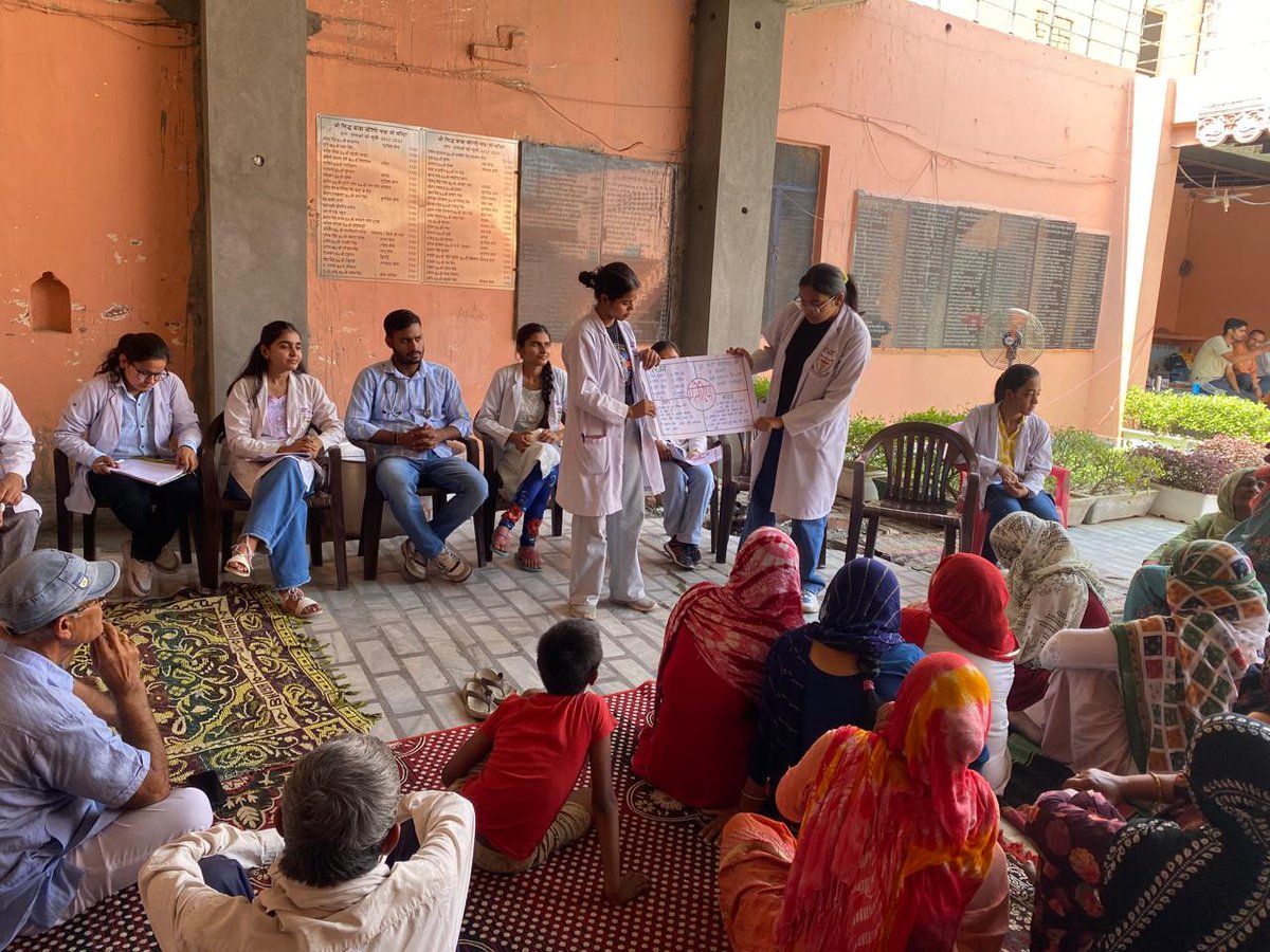 MSCrohtakunit's tweet photo. 19/05/2024
डेंगू , मलेरिया एवं शरीर में पानी की कमी से बचाव के लिए चलाया  जागरूकता अभियान
 
मेडिकल सर्विस सेंटर (एम.एस. सी.) रोहतक यूनिट ने मच्छरों से फैलने वाली बीमारियों जैसे की डेंगू , मलेरिया तथा गर्मी के मौसम में शरीर में होने वाली पानी की कमी को लेकर जागरुकता अभियान चलाया। https://t.co/RbEI8PTxlq