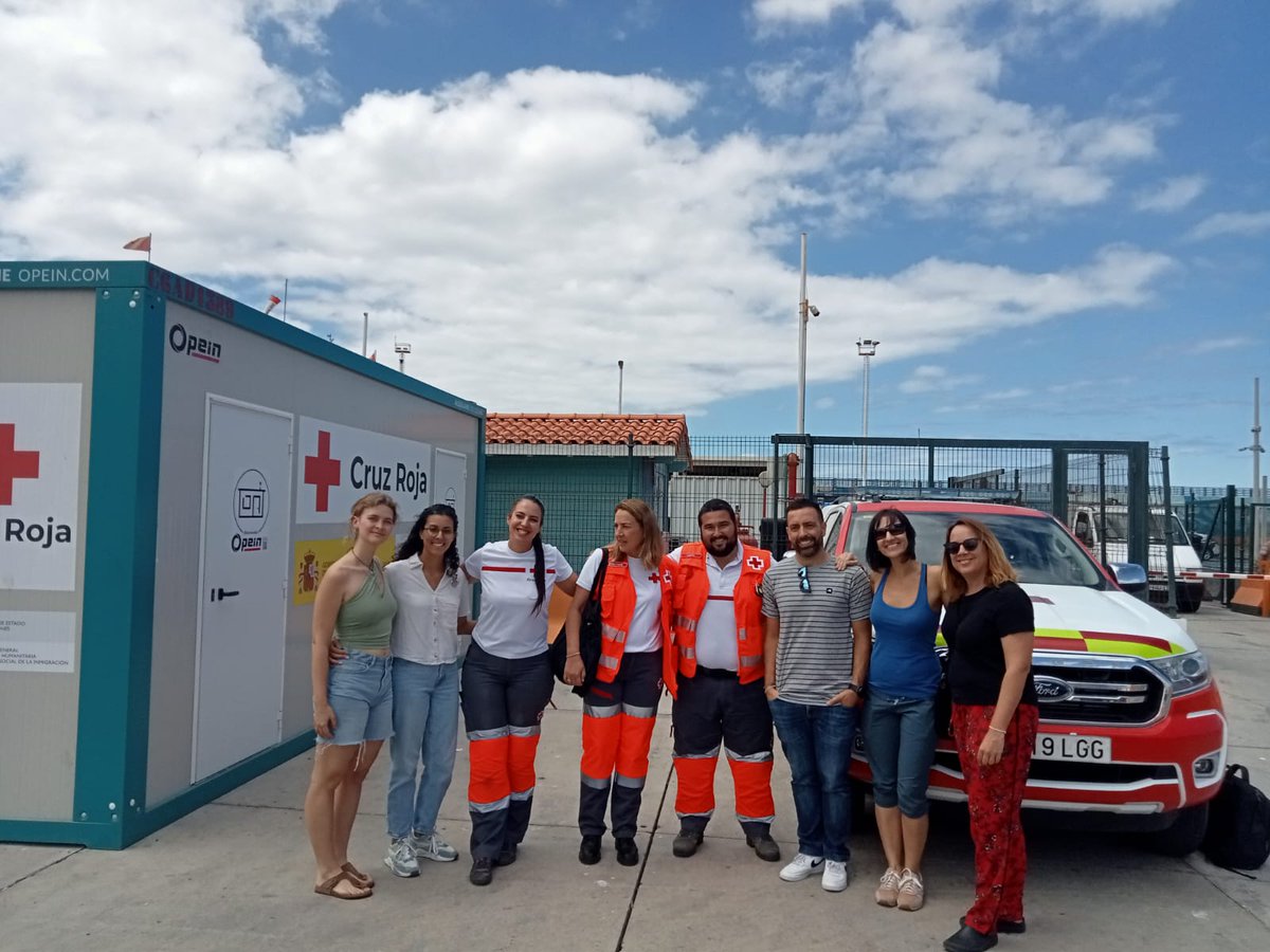 El equipo de <a href="/CanariasConvive/">Canarias Convive</a>  visita el dispositivo del Equipo de Respuesta Inmediata en Emergencias de <a href="/CruzRojaEsp/">Cruz Roja Española</a> en Los Cristianos <a href="/cruzrojastacruz/">Cruz Roja Santa Cruz</a> 

👉Más info de la noticia en bit.ly/VisERIE

#EIRIE
#PlanCanariodeInmigracionyConvivenciaIntercultural