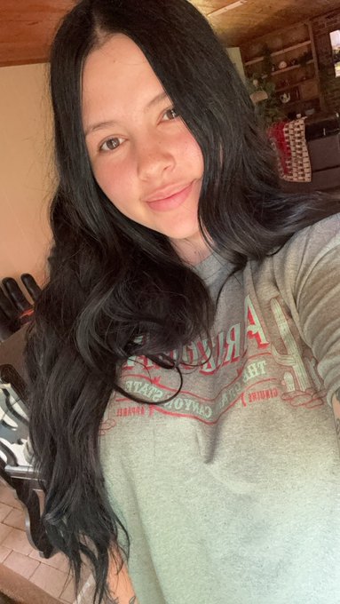 here&rsquo;s to hoping yall still like me when i&rsquo;m clothed 🤣💗 https://t.co/xG1BZ8JHVA<a href="/tag/newprofilepic"class="tags"><span>#newprofilepic</span></a>