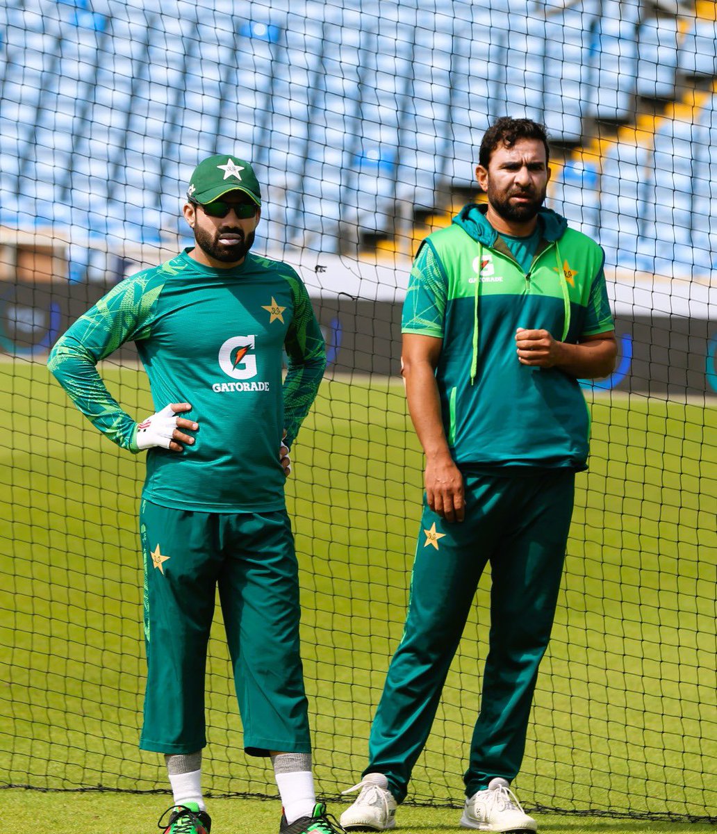 What do you think they’re looking at? 🤔 📸: PCB | #SultanSupremacy