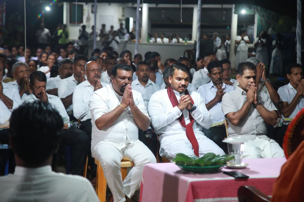 On the 15th anniversary of our liberation from terrorism, an ‘Aloka Puja’ was held with 15,000 oil lamps to honor our heroic soldiers and seek blessings for disabled war heroes. The event, led by Ven. Maha Sangha and other priests, was at Taxila Sevana Sri Mahindarama Temple.