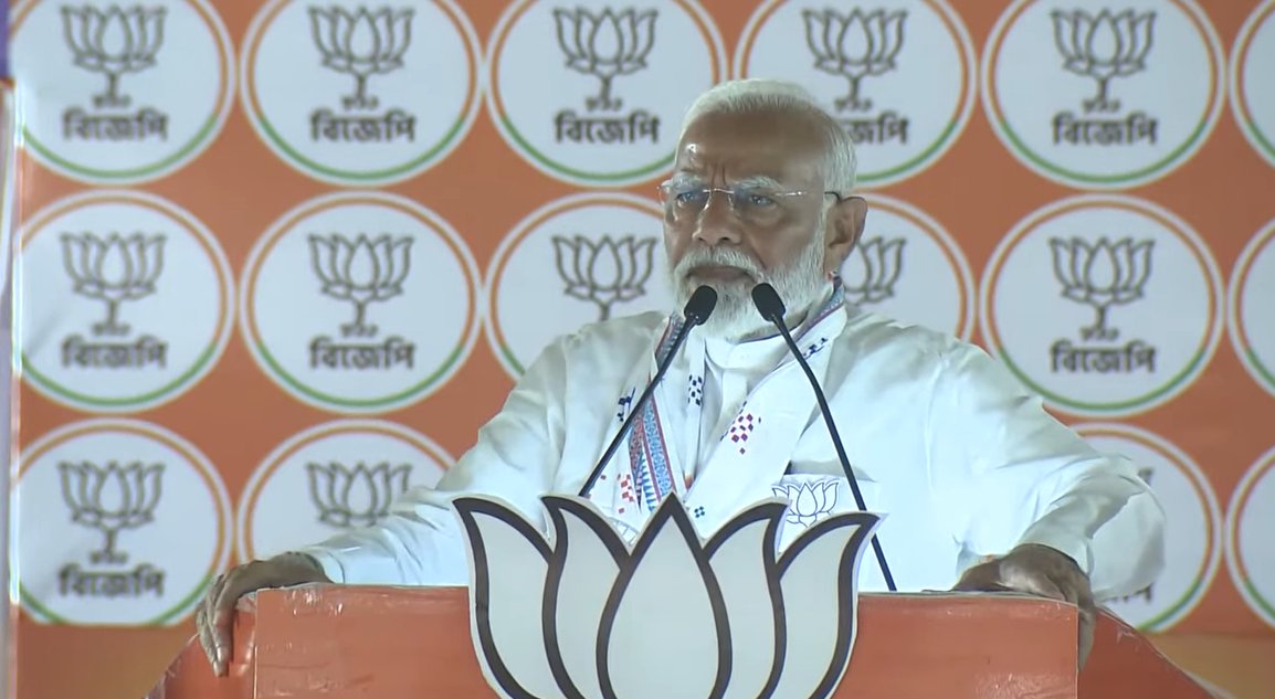 TMC is crossing all limits to please its vote bank...but the people of Bengal will never tolerate disrespect to Ram Krishna Mission and our saints. - PM @narendramodi #ModiKeiChayBangla