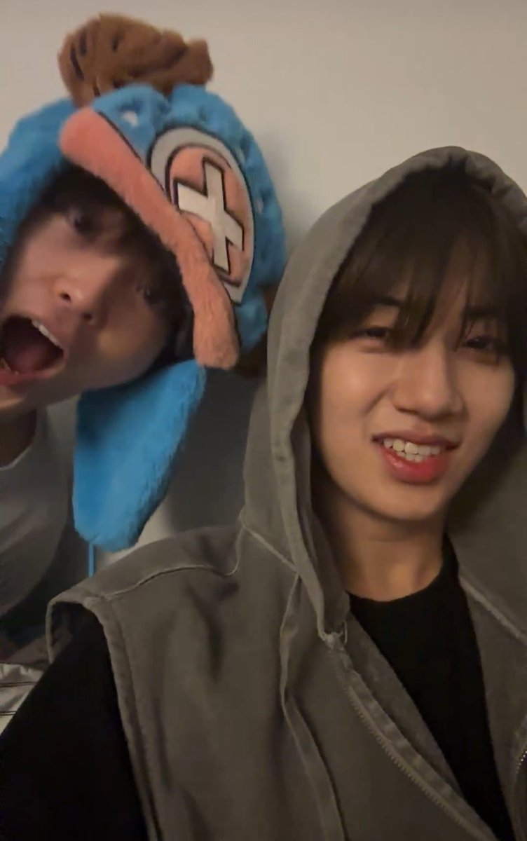 함뽀이 버블라이브에 난데없이 쵸파 등장해서 귀여운 표정짓더니 이내 나가심.... ❛❛황당❜❜