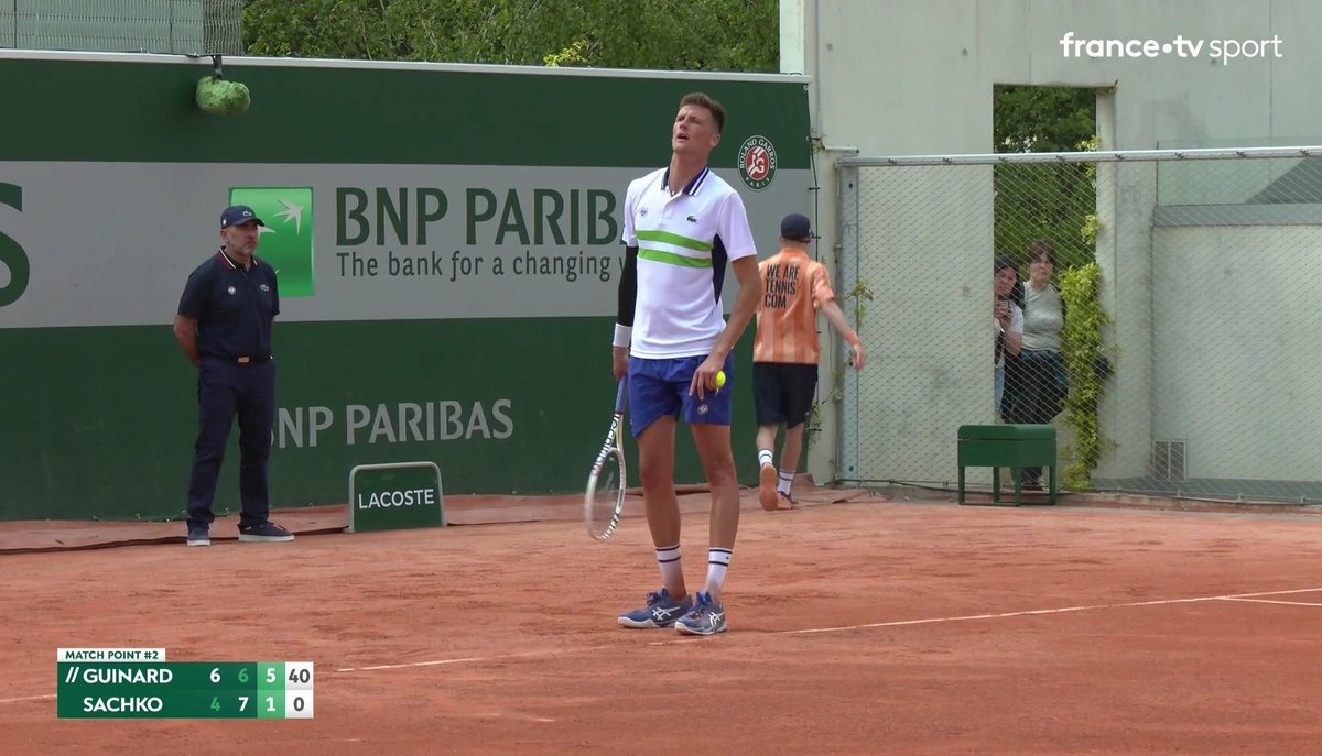 Jeu_Set_EtMatch's tweet photo. Manuel #Guinard (n°225) 🇫🇷 est le deuxième Français qualifié pour le 2ème tour des qualifications de #RolandGarros !
Sur le Court 6, il se défait de Vitaliy #Sachko (n°192) 🇺🇦 en trois sets 6-4, 6-7 (5), 6-1.
Next ➡️ Emilio #Nava (n°126) 🇺🇸 ou Billy #Harris (n°202) 🇬🇧.
#RG24 https://t.co/L3QiGjvFvQ