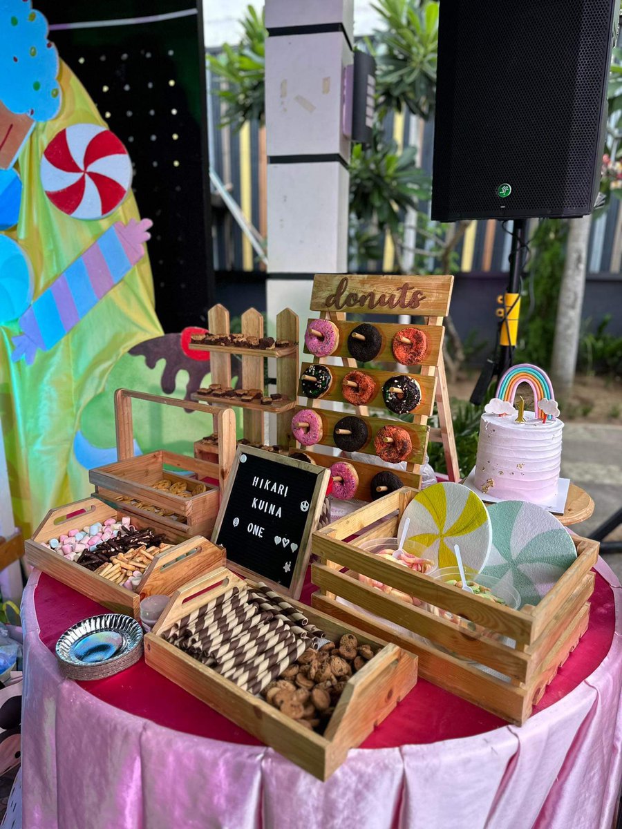 garanimonyo's tweet photo. Sooooo proud of our work. (Kunin nyo na kame taga gawa ng backdrop) 🫢🫢 
My little bee's DIY Backdrop and Sweet Corner ❤️
By. Yours Truly ft Kapatid kong qt https://t.co/bteP8fkArw