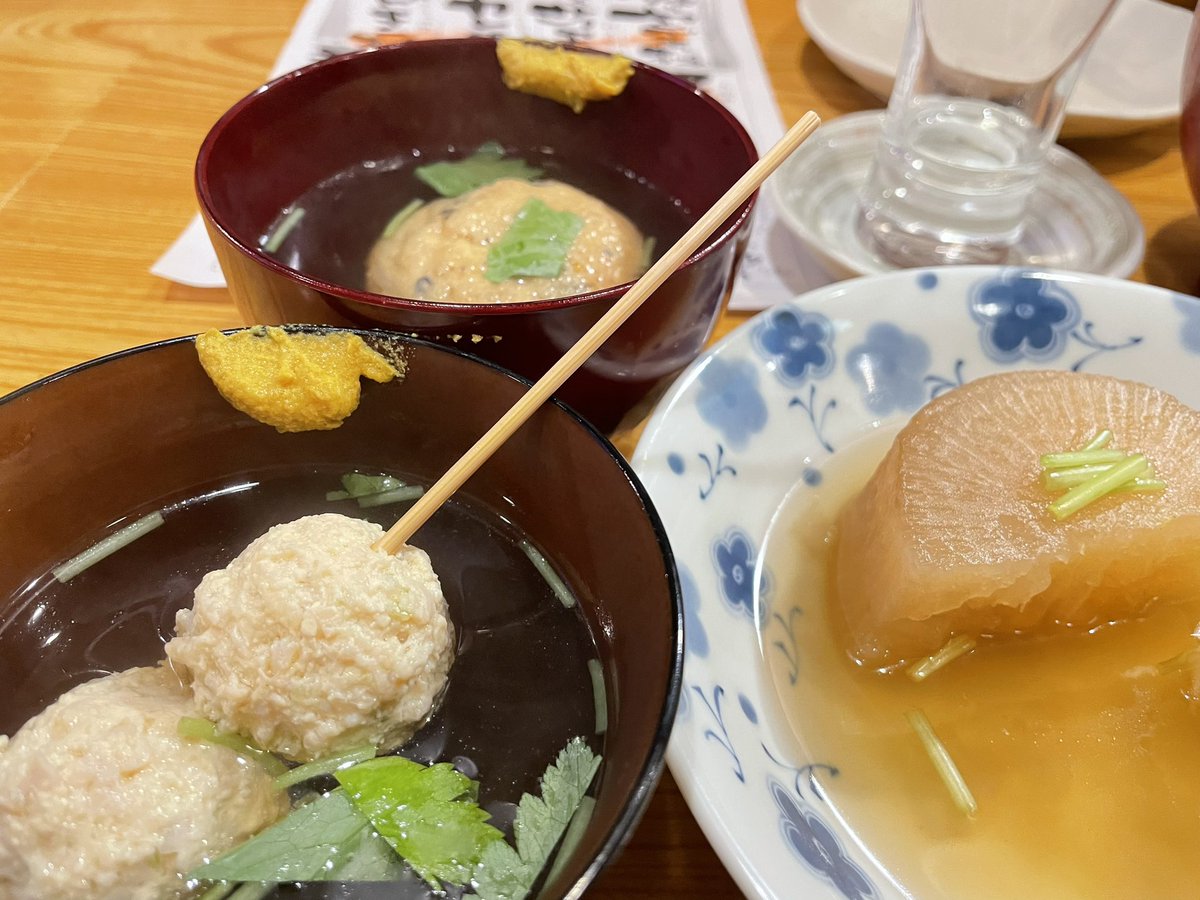 MATLABxForestry's tweet photo. #盛岡
#ハタゴ屋

肝臓の燃料として
まずはブドウ糖（ばっけご飯）から
このスタイルはいい

サゴシ（サワラ幼魚）の炙り、身の歯応えが絶妙、これは美味い

暖かいおでんのお供はいつ時でも嬉しい

カウンターで出���いで食べる喜び https://t.co/J1qumT1EMf