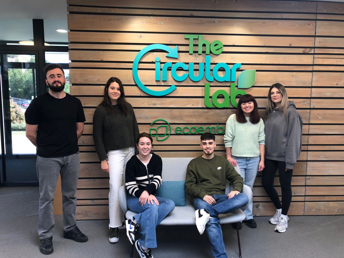 TheCircularLab's tweet image. 3,2,1...¡Arranca la XI edición de #CircularTalentLab! 🙌

Los 6 jóvenes talentos de esta nueva edición ya están preparados para empezar a buscar una solución para un reto medioambiental.

Durante 3 meses trabajarán conjuntamente, acompañados de nuestros mentores. ¡A por ello! 🚀
