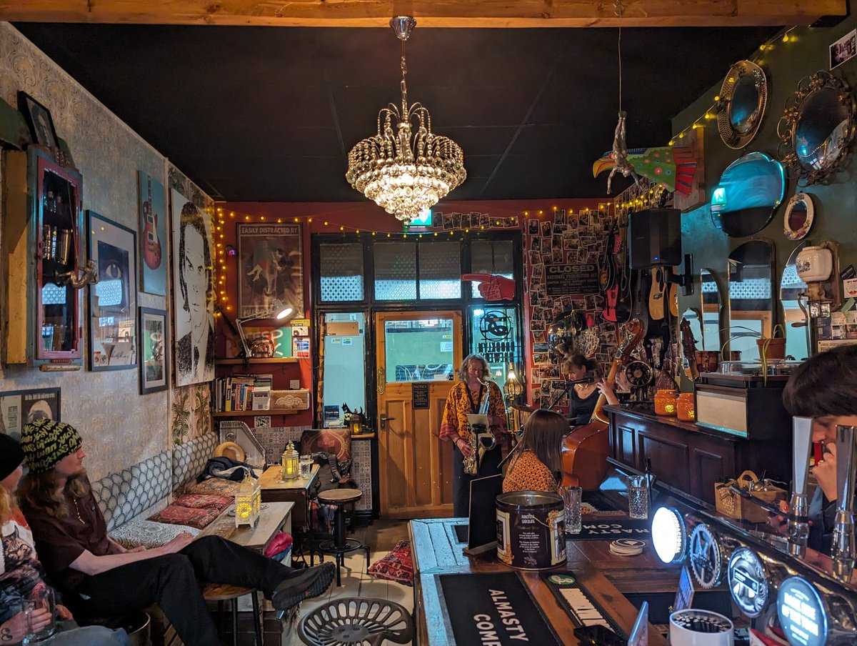 I'm going to drink in at least 1 new pub a week in 2024

17/52
The Ticket Office - Whitley Bay

- cosy, comfortable and the live jazz trio really added to the laid back ambience 
-  it's a proper Sunday afternoon pub I could have happily sat there all day

#WhitleyBay
#Pubs
#Beer