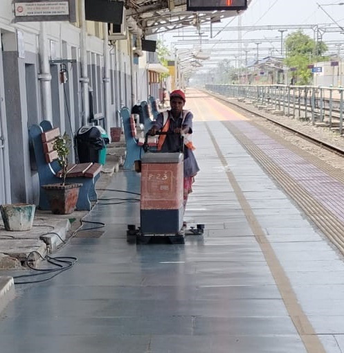 Enhanced Cleanliness Drive at #Ariyalur Railway Station in #TiruchchirappalliDivision

Committed to a Hygienic and Pleasant Travel Environment🪠🧹