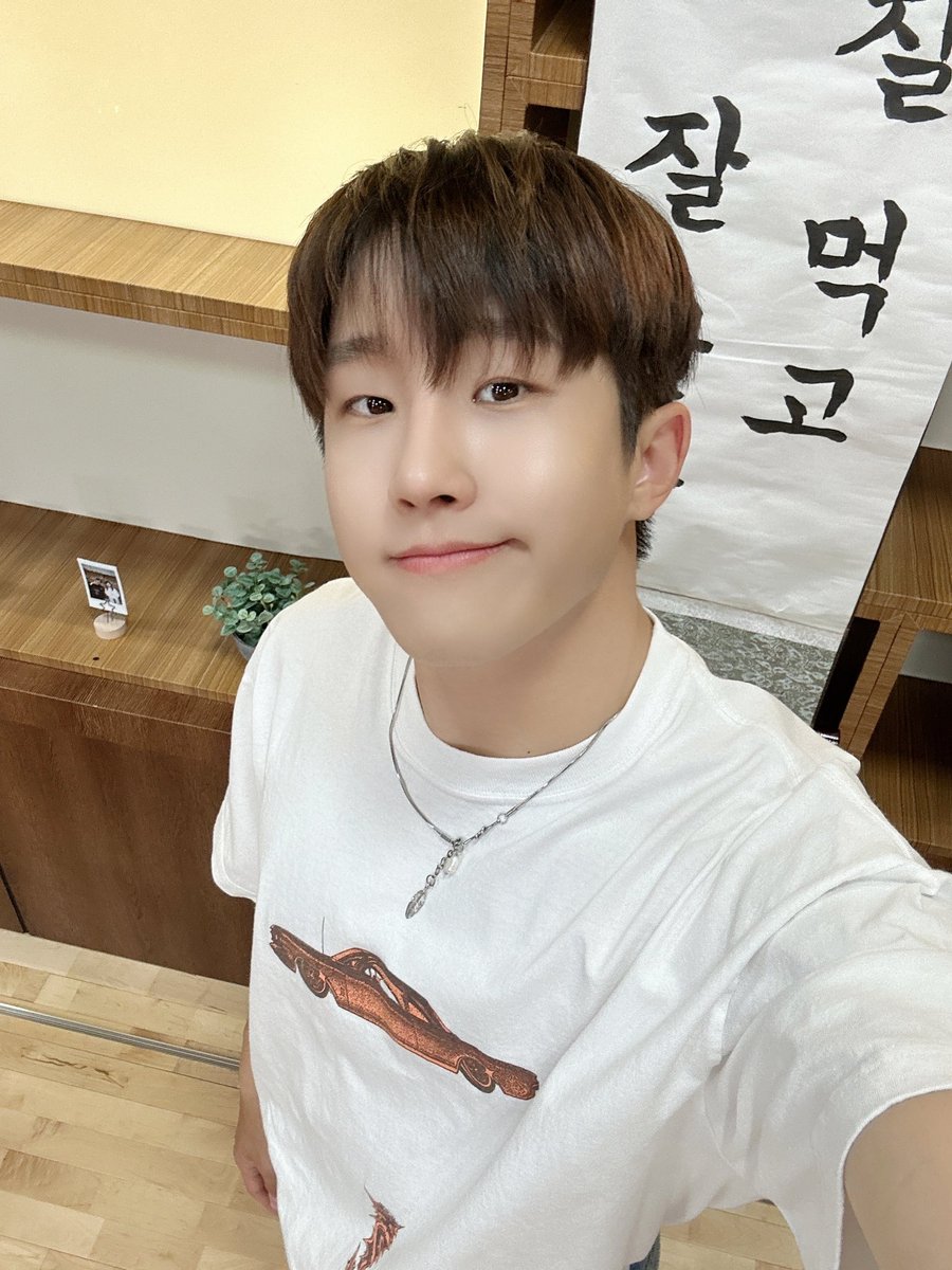 ASTRO ์์คํธ๋ก tweet media