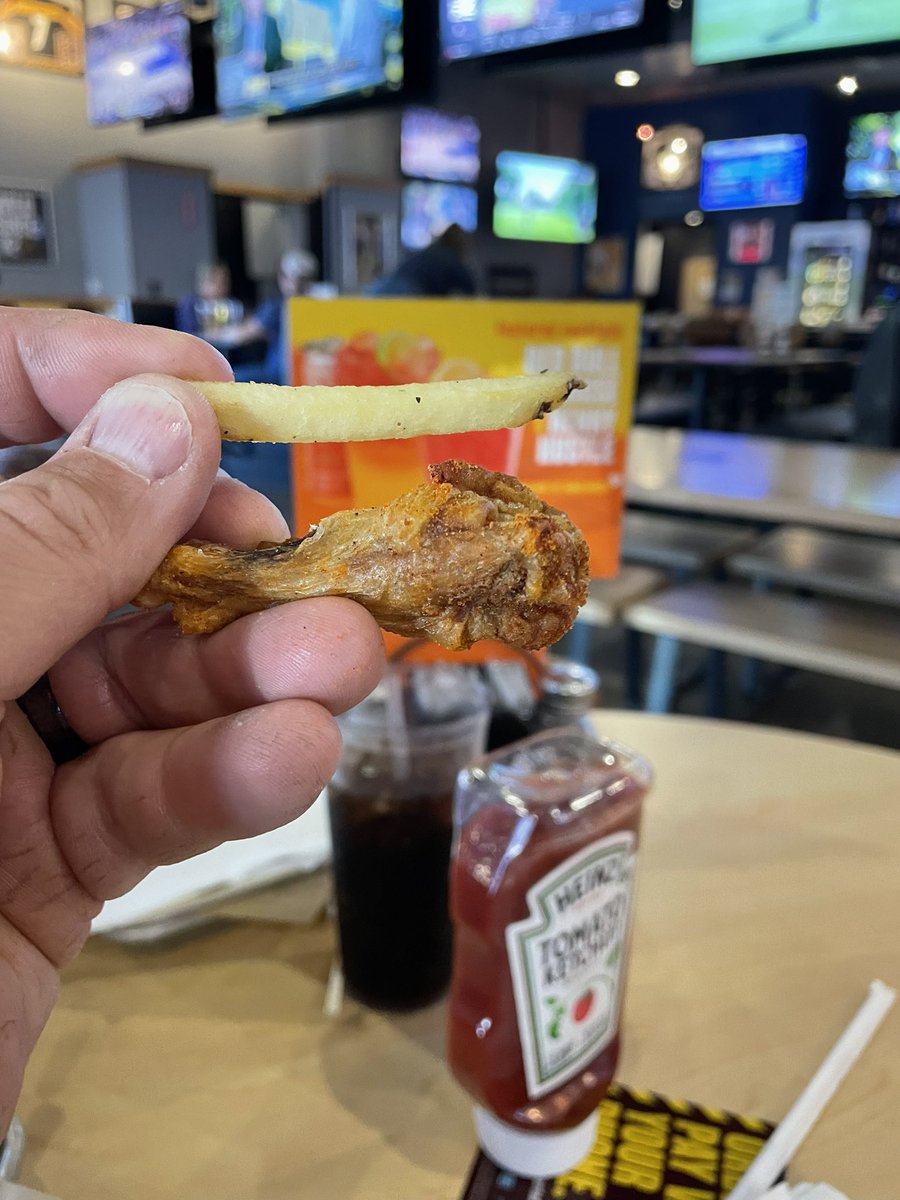 dmizer3's tweet photo. @BWWings this is a wing?? Please do better. https://t.co/dCIyk59j6a