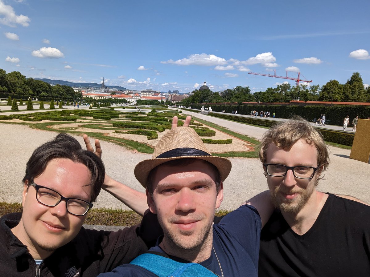 SlowRunsLive's tweet image. Der zweite Stopp meiner Reise war bei @davdus_ und Kenste.
Beide sind mit an der Technik und anderen Gebieten wie YouTube.