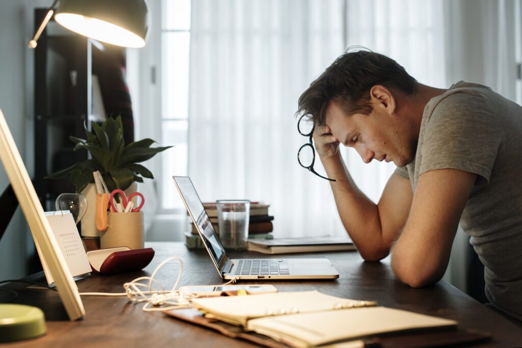 Check out our latest blog post with our top tips for avoiding burnout at work oxbridgehomelearning.uk/blog/tips-to-a… #burnout #mentalhealth #mentalwellbeing #office #work