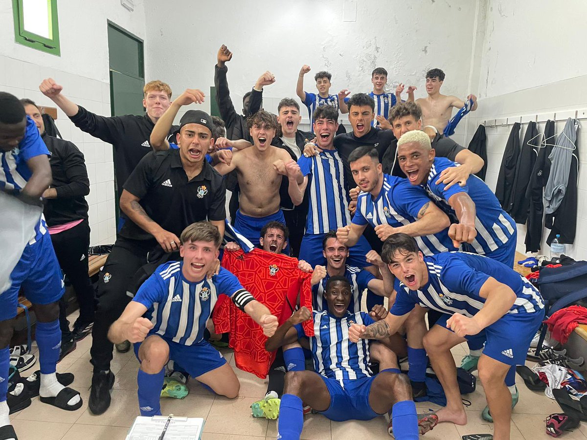JTorresG_1's tweet photo. Estoy muy orgulloso de este equipo y todo lo que representa. 

Muchas gracias a todos y cada uno de mis compañeros y cuerpo técnico, he disfrutado mucho junto a todos vosotros.

💙🤍 https://t.co/mRQZr6xzvd