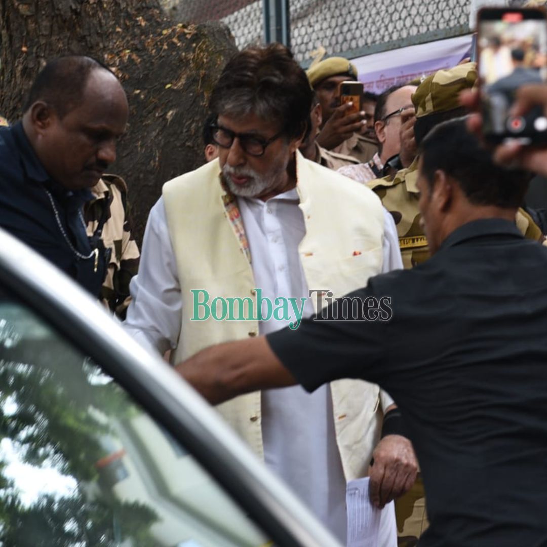 #LokSabha2024Elections: @SrBachchan and #aishwaryaraibachan spotted at the voting booth #AmitabBachchan #AishwaryaRaiBachchan #LokSabhaElection2024 #Bollywood