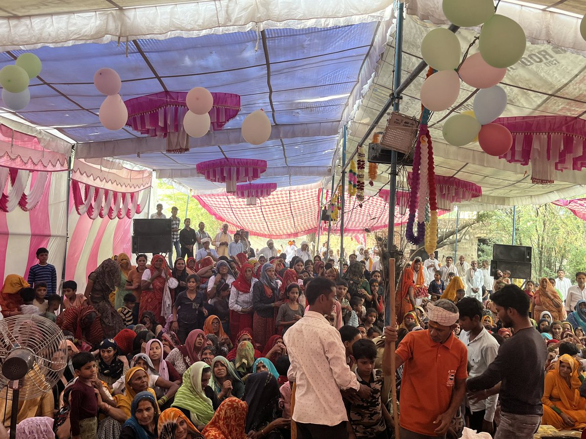 YashAgarwalbtp's tweet photo. आज गाँव मौरोली कलॉं मे चल रही भागवत कथा में शामिल हुआ। व सभी बड़े बुजुर्गों का आशीर्वाद प्राप्त किया ।।
#yashagarwal #bhagwatkatha #moroli #jaishreeram https://t.co/7oquoDEHwG