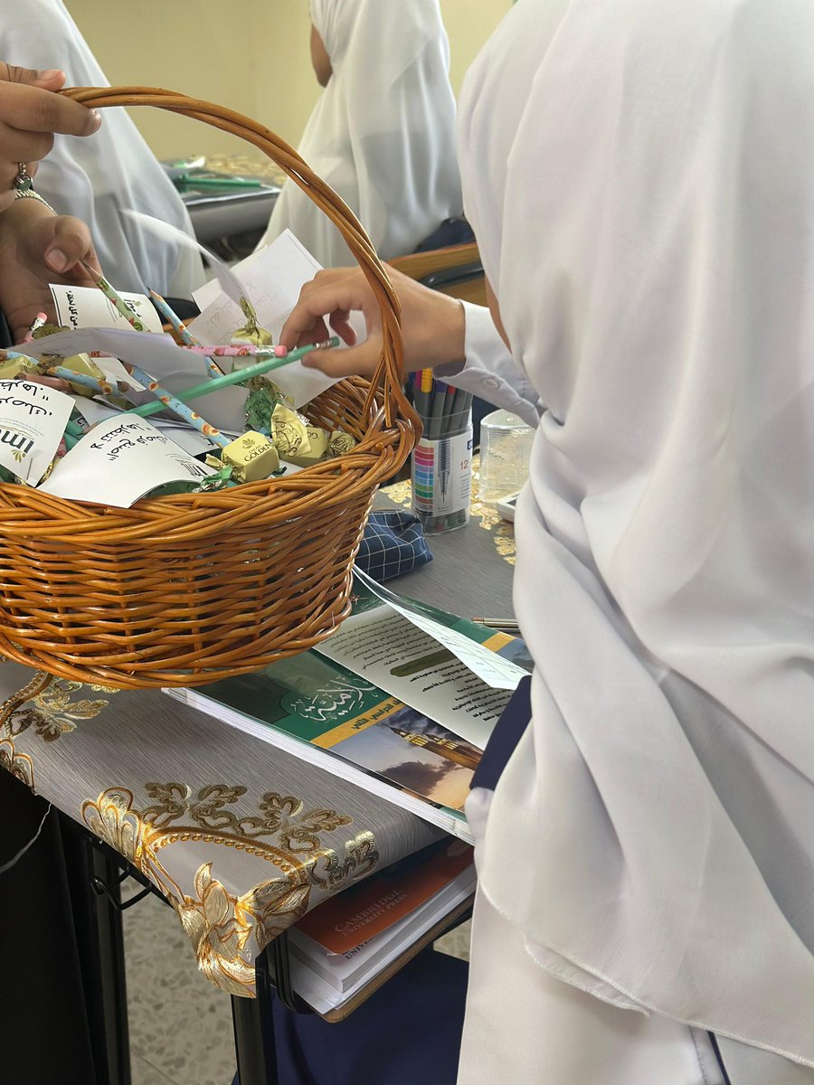 EduGovDhr7403's tweet photo. ✨حيث تم تعريف طالبات الصف الحادي عشر 
 بالدورات التدريبية التي سيقدمها المعهد في البرنامج الصيفي المزمع إقامته بجمعيةالمرأة العمانيةبينقل 🌟

كما تم تقديم عروضا خاصةوخصومات للاستفادة منها سعياللاستثمار الأفضل للوقت وإثرائه معرفيا  ومهاريا🌟
@imt_sohar 
#فعاليات_تعليمية_الظاهرة https://t.co/n5TJmVD2Vm