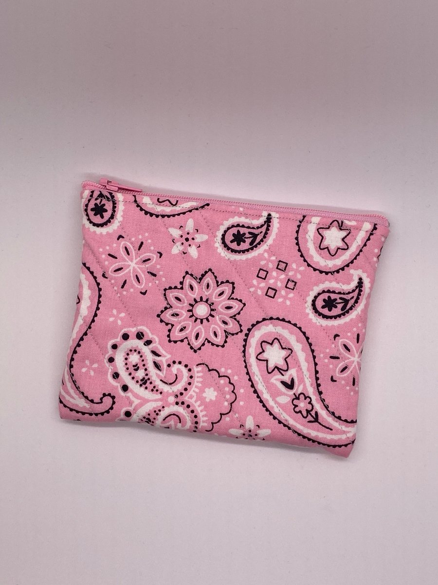 Quilted Coin purse, small, quilted pouch, credit card holder, business cards, gifts for her, Stocking Stuffer, Birthday Gifts, Handmade gift tuppu.net/936bec8b #FathersDay #July4th #giftsunder10 #MemorialDay #KingdomWorkshop #PinkPaisley