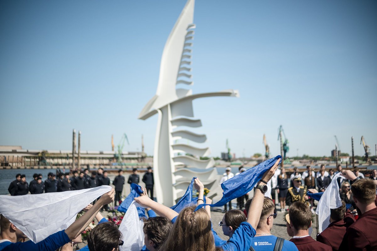 Celebrating the start of #EMD2024 by the Baltic Sea. We’re privileged to have access to its waters, but we can’t ignore the pressing issues: biodiversity loss, climate change, eutrophication & overfishing. It’s on us to protect this sea for locals, fishers & future generations.