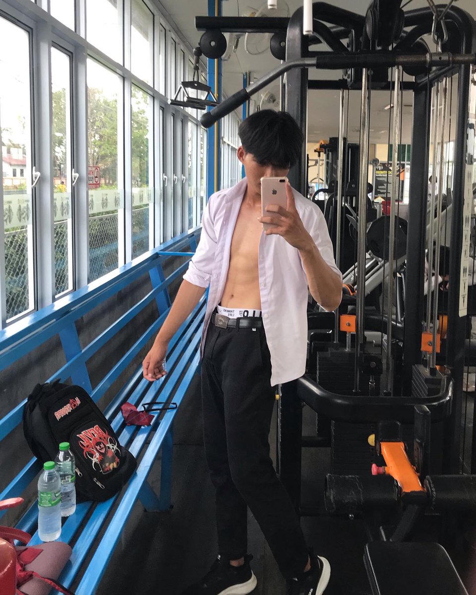 supthavee_3's tweet photo. คิดว่าผมเรี��นสายไหน^_^ สายใยหรือสายไหม:( https://t.co/kImr8HDIZO