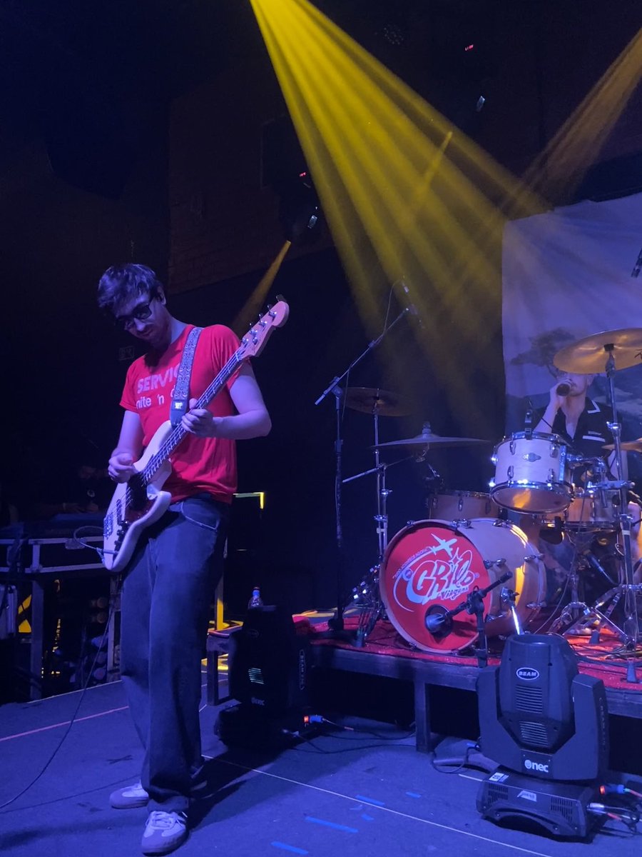 anfllvaiaa's tweet photo. fotos do @ogrilotemamigos que são inéditas pq eu tirei no show de ontem

obrigada por entregarem o melhor show da vida, vocês são demais✈️❤️ https://t.co/dhanIXVpn5