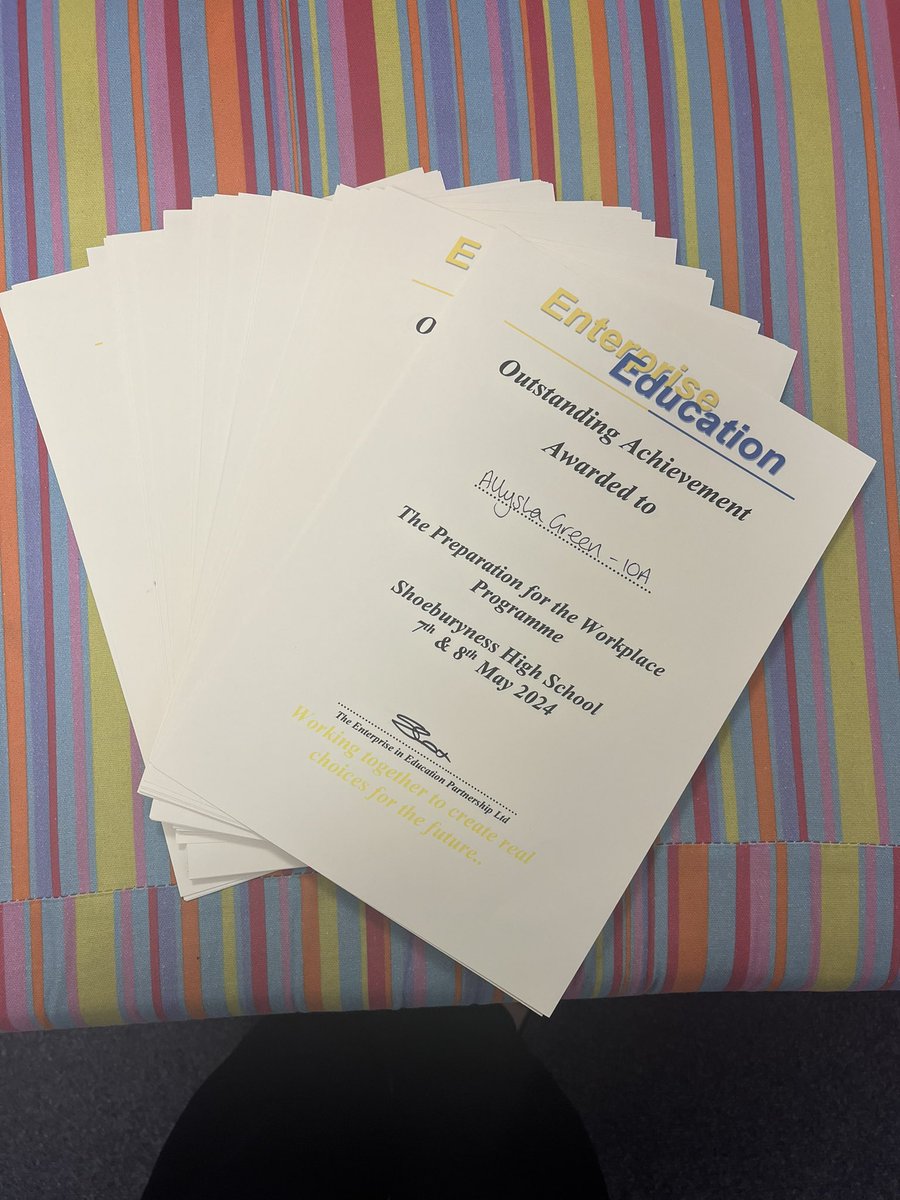 Proud to present these certificates in Year 10 assembly this week…. over 50
nominations from our mock interviews!👏🏼   #enterpriseeducation