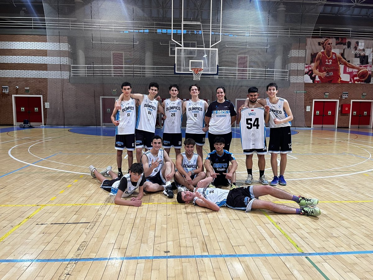 Final de temporada para nuestros juniors masculinos 💙 Derrota el sábado del Junior negro y victoria el domingo del Junior blanco ⛹🏽‍♂️ ¡Gran temporada chicos! #SomosOlimpico