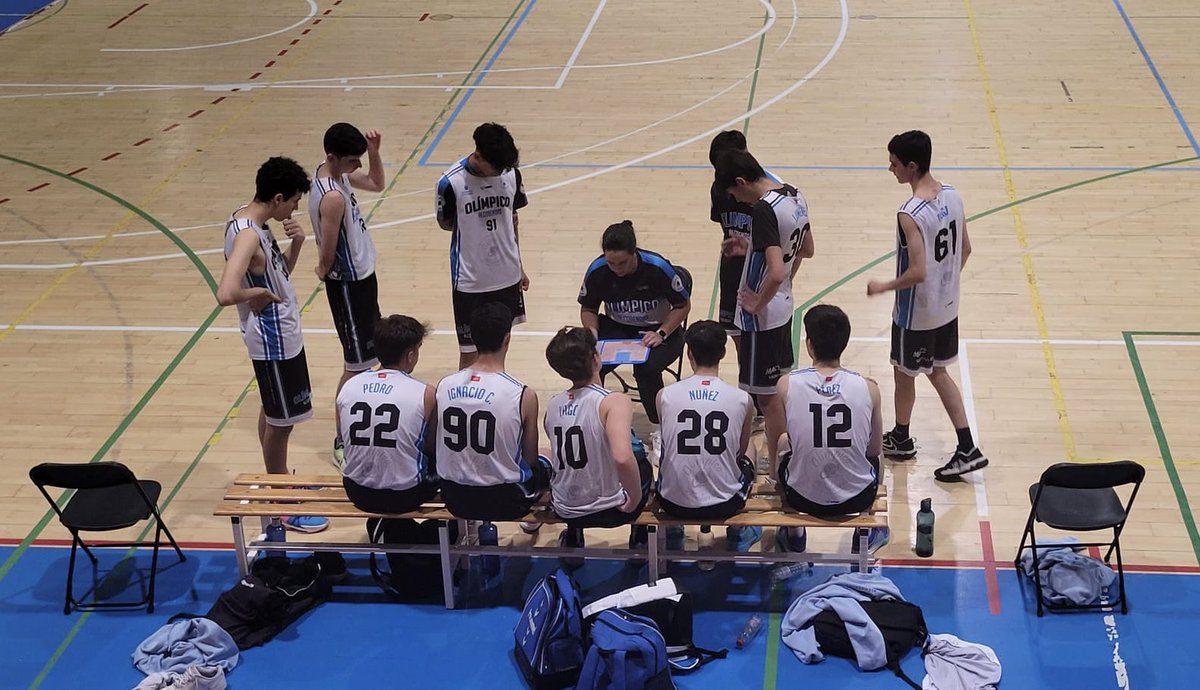 olimpicocb's tweet photo. Final de temporada para nuestros juniors masculinos 💙 Derrota el sábado del Junior negro y victoria el domingo del Junior blanco ⛹🏽‍♂️ ¡Gran temporada chicos! #SomosOlimpico https://t.co/3vKhMM30I2