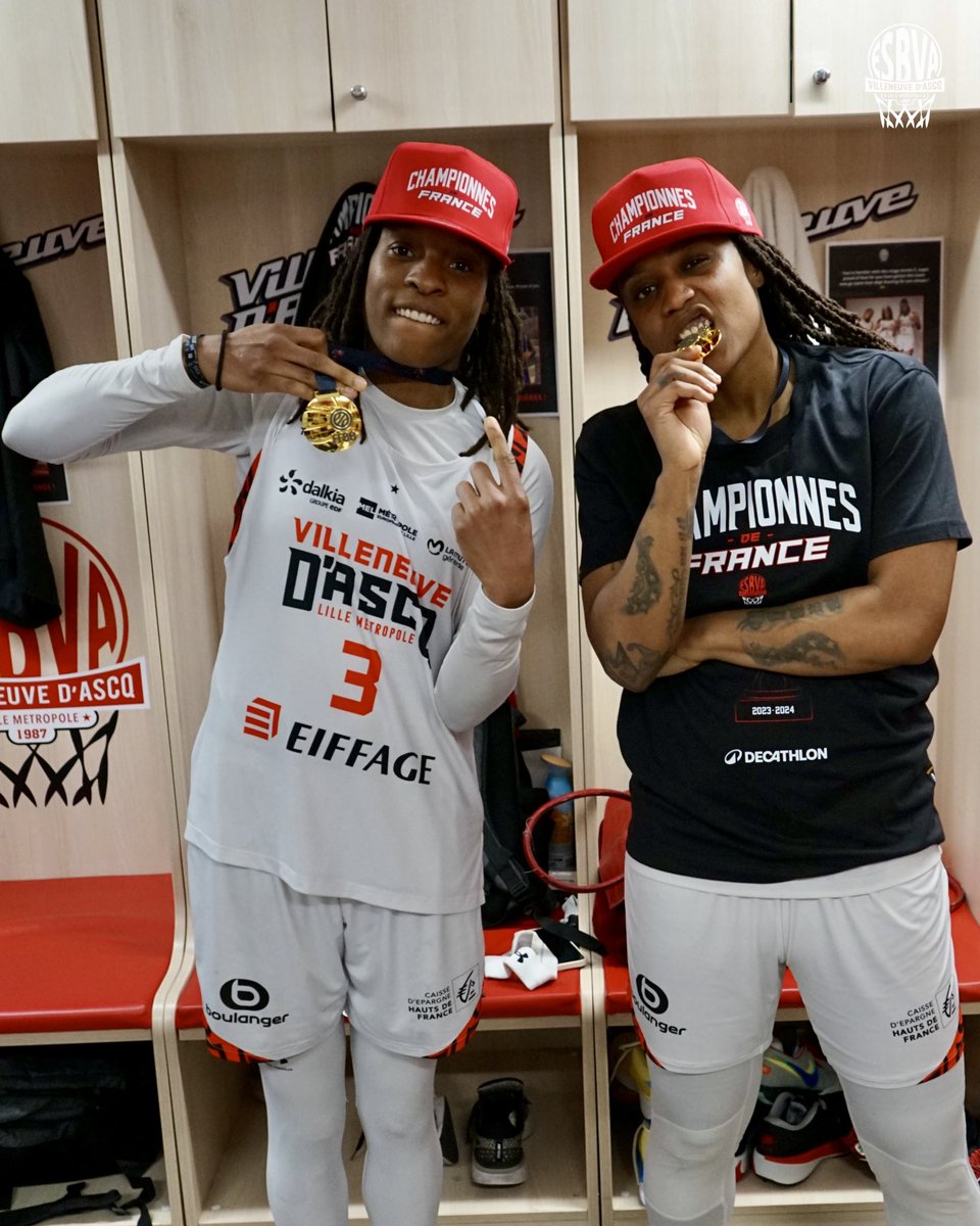 ESBVALM's tweet photo. 🥇🏆
🤝 Merci à notre fidèle équipementier et partenaire @Decathlon Basketball pour les t-shirts et casquettes Championnes de France ! 🧢🎽
#AllezLesGuerrières 🔴⚪️ #BasketLFB #PlayoffsLFB https://t.co/p5gCeP9JpK