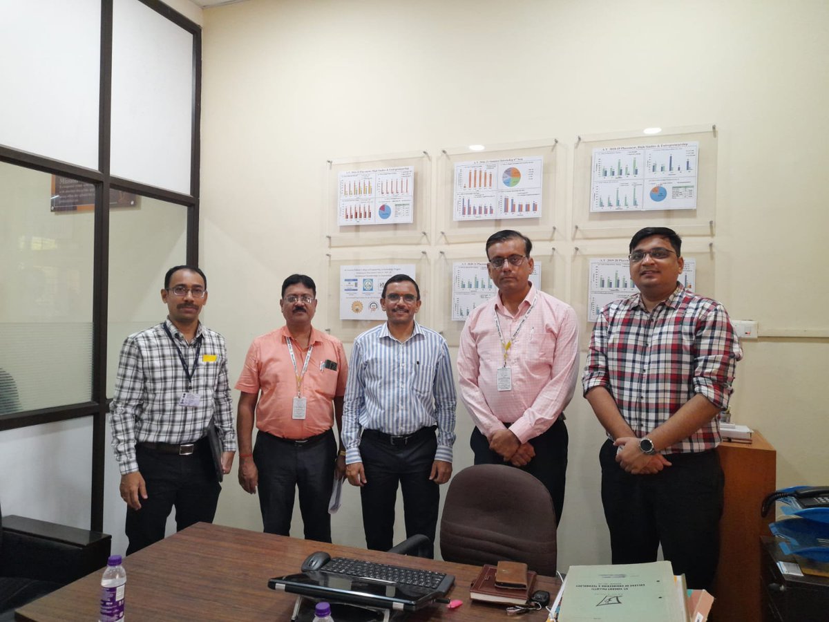 #STPIBeyondMetros: OIC @stpinagpur met Dr.Kishor Borakhade, Associate Dean (CDC) @techpallottines & briefed him about services, schemes & initiatives of #STPIINDIA. Also, discussed about Data science fellowship program by #SABUDH foundation in association with STPI. @arvindtw