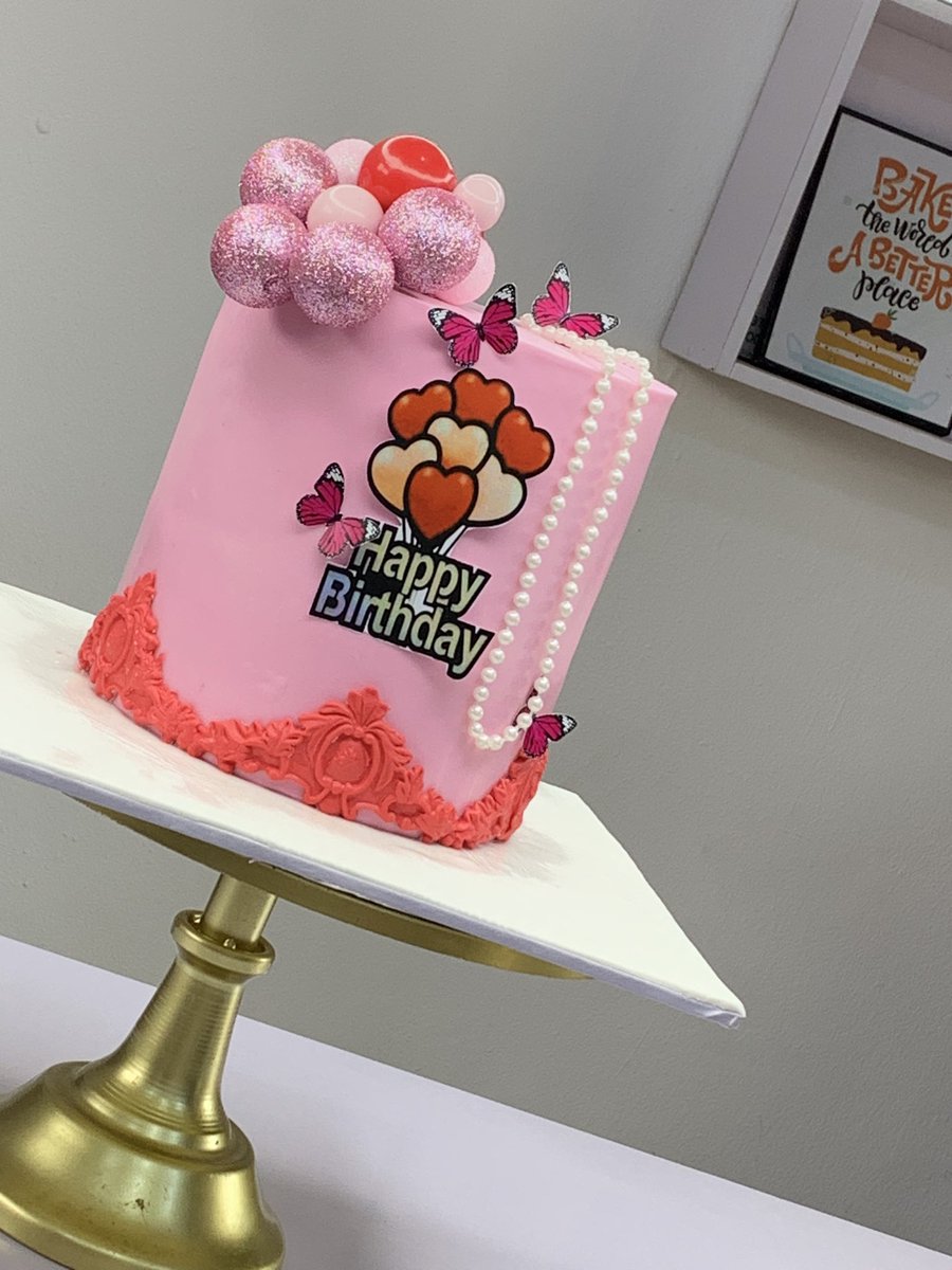 ShowvicCakes's tweet photo. Gorgeous cake for a birthday dinner 🥰❤️💃 #showvic #cakesinakure #cakevendor #cakedecorator #cakes https://t.co/hXaYGa3lGc