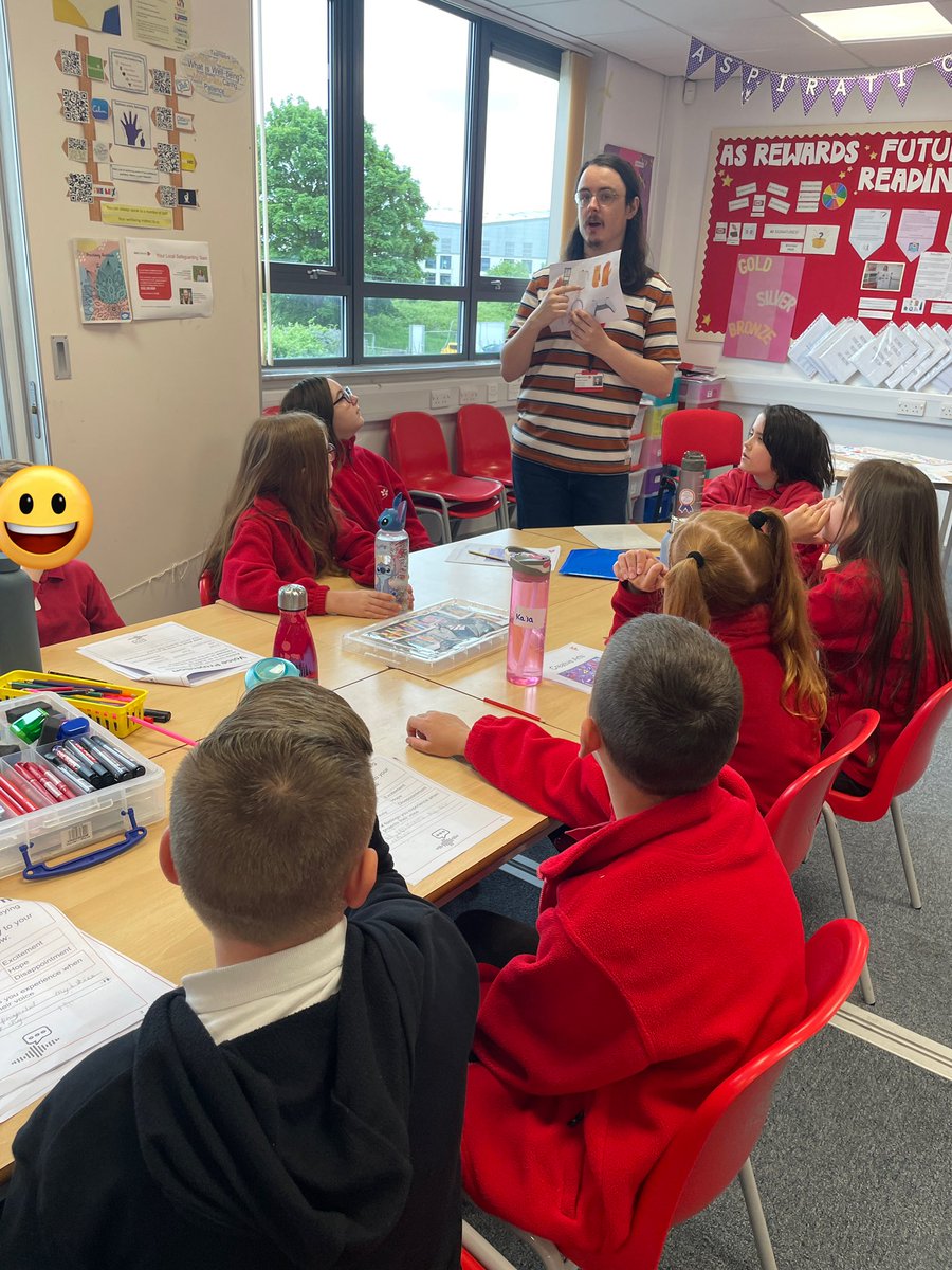 maybury_class5's tweet photo. A carousel of activities this morning all based on creative arts! @Maybury_School @HumberEdTrust @IntoUniversity https://t.co/p4BU5o2LKi