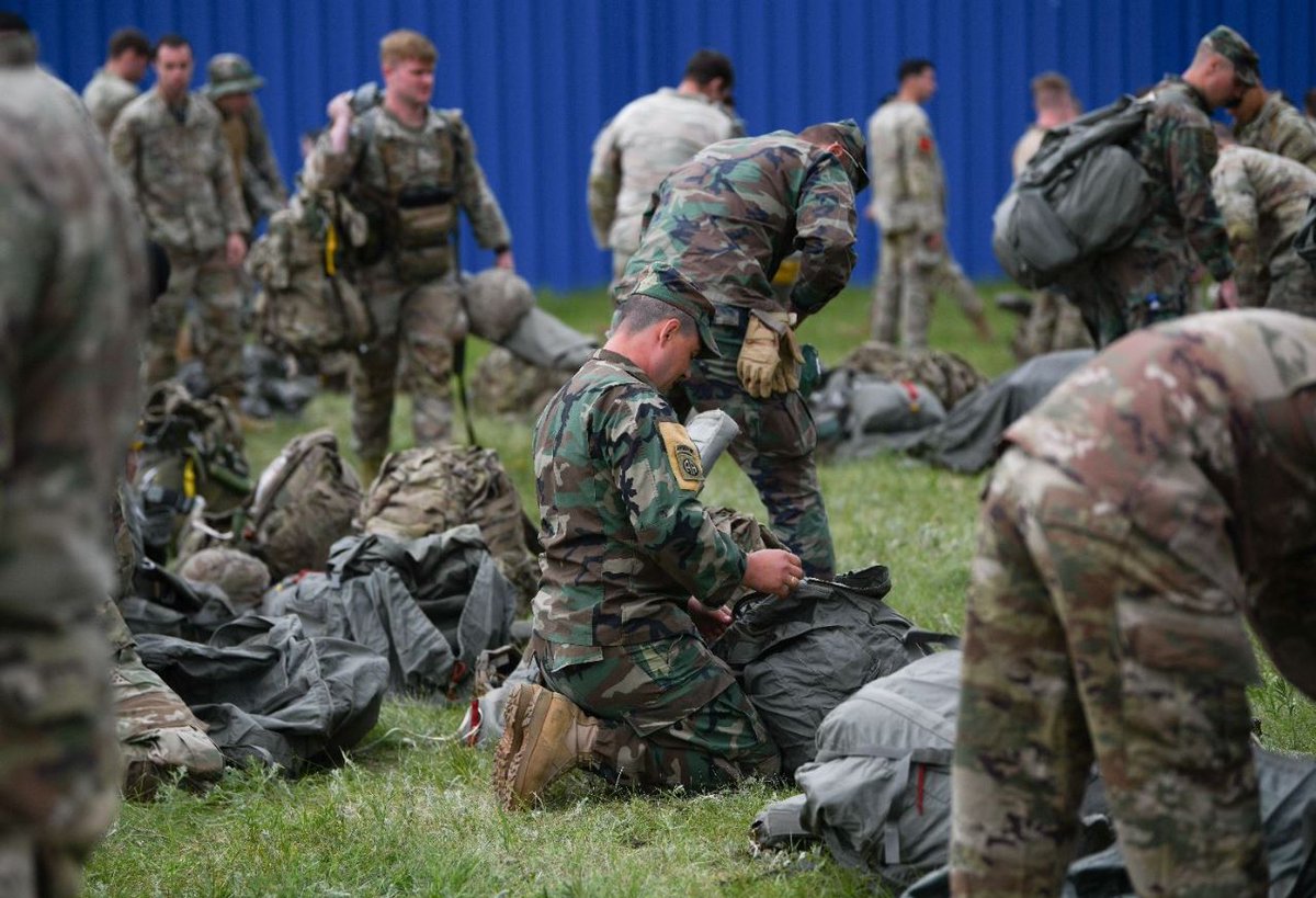FORSCOM's tweet image. #ICYMI: During the Defender Europe 24 exercise #SwiftResponse, members of the @82ndABNDiv joined forces with our partners in Moldova to conduct a Joint Forcible Entry #JFE exercise, in Moldova.

#Readiness #StrongerTogether #ArmyTeam #Soldiers @USArmyEURAF @USArmy
